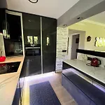Luxury And Relax In * Μαρμπέλλα